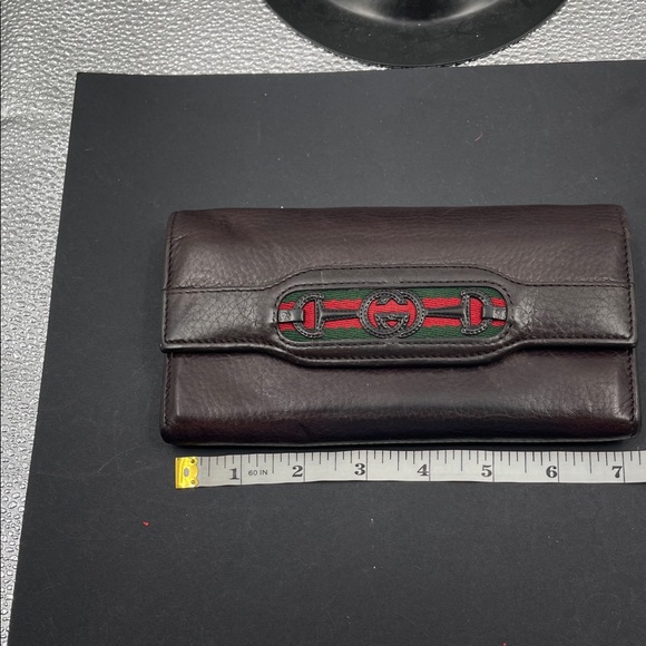 2.8.26 Vintage Gucci Black Soft Leather Wallet with Horse-bit Accents - Picture 2 of 15